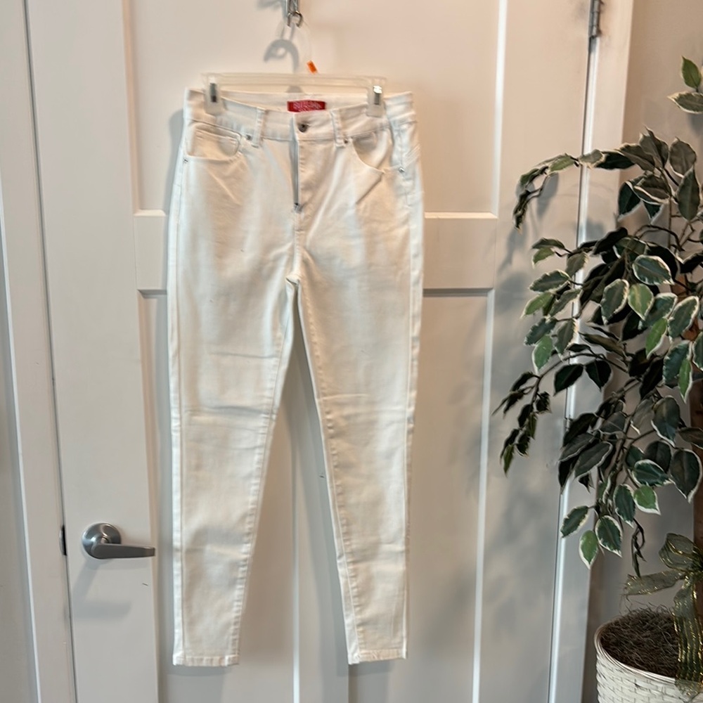 Elegant White Skinny Jeans for Women